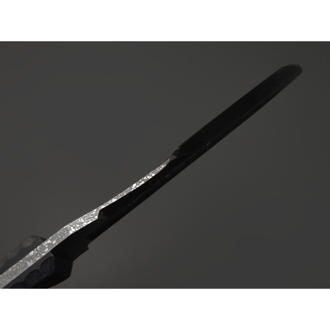 Волчий Век нож Карачун Custom сталь N690 WA худ. травление, рукоять G10 black, карбон, ножны с люминофором