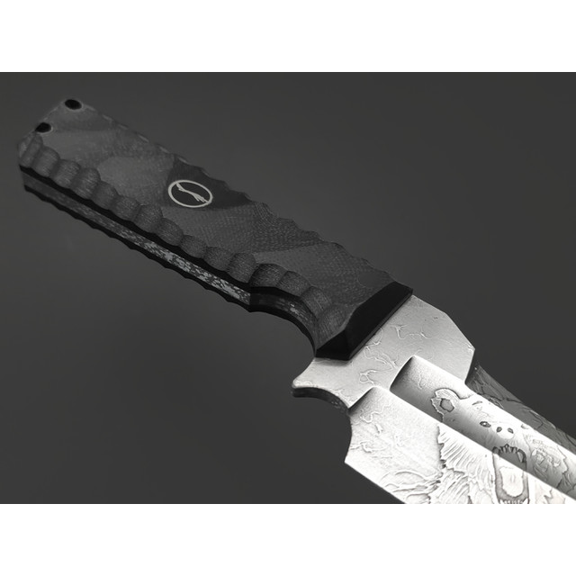 Волчий Век нож Карачун Custom сталь N690 WA худ. травление, рукоять G10 black, карбон, ножны с люминофором