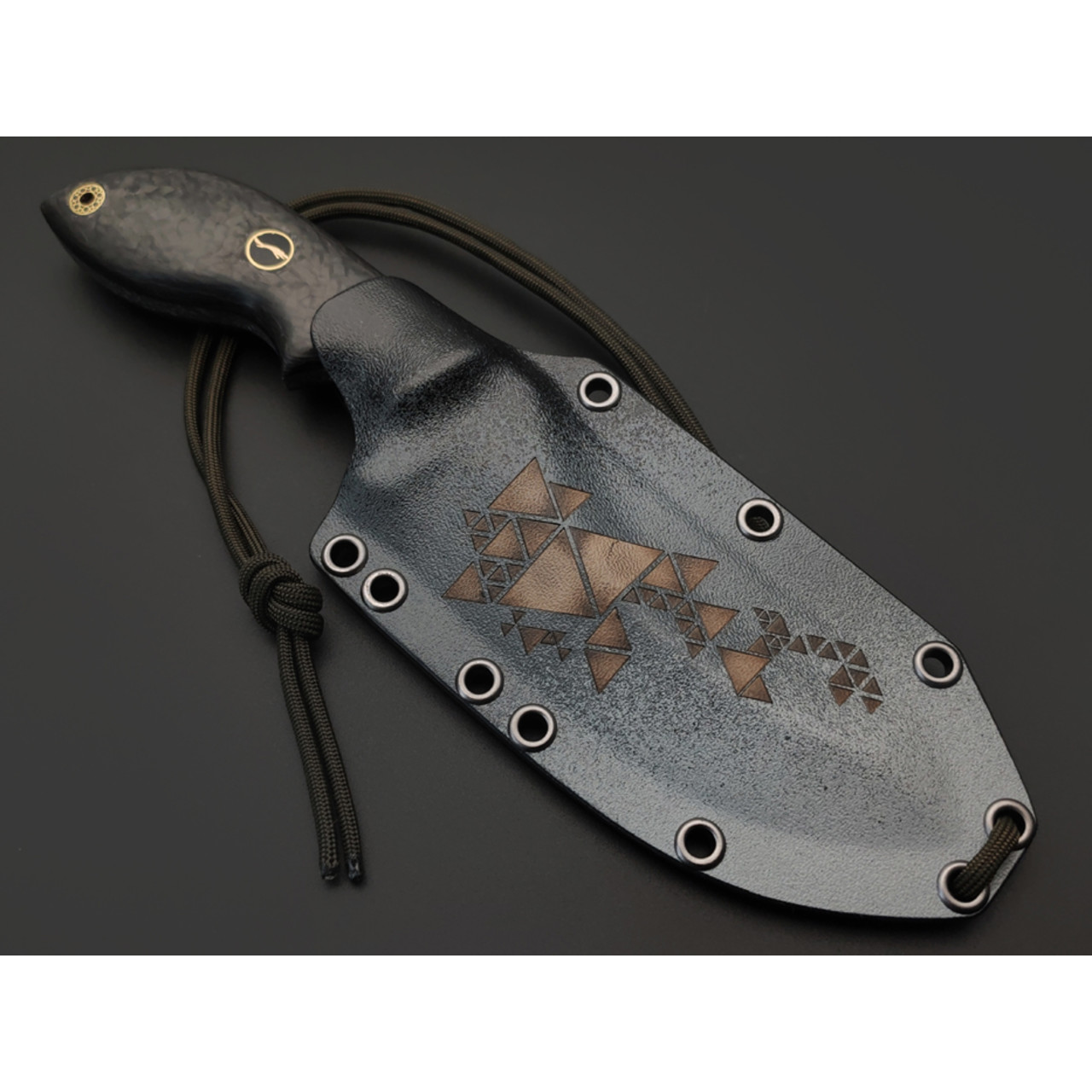 Волчий Век нож Кондрат 12 Custom сталь 95Х18 WA худ. травление, рукоять Carbon fiber, латунь