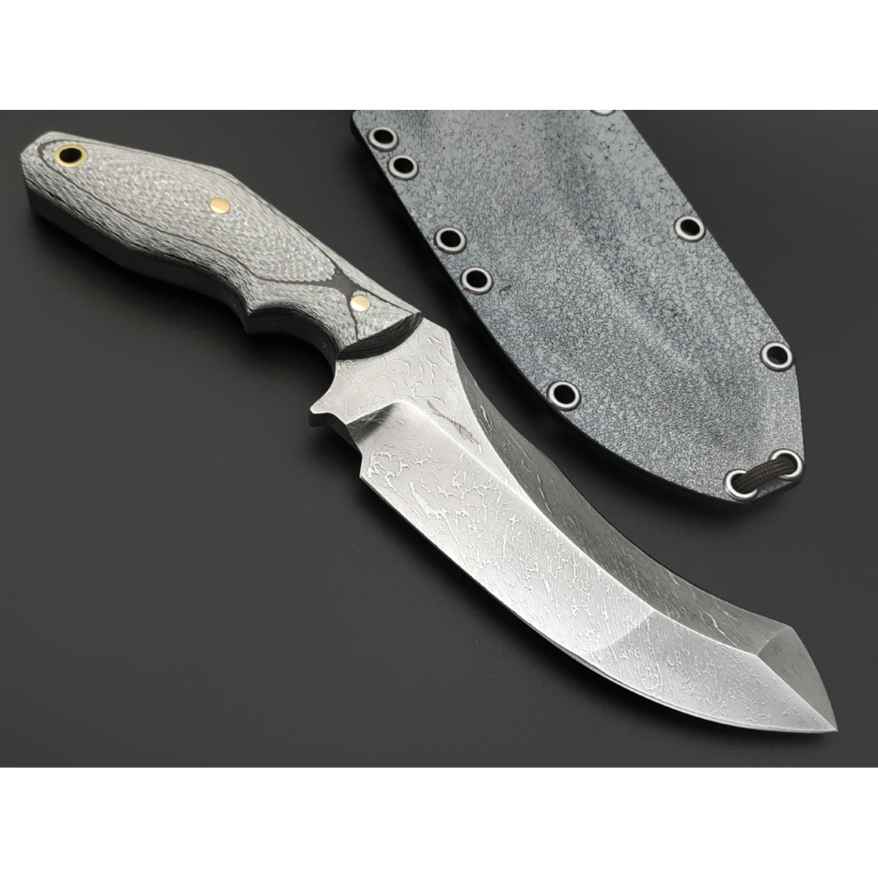 Волчий Век нож Кондрат 222 Custom v13.5 сталь 1.4116 WA травление дамаскаж, рукоять Silver Twill, Carbon fiber, латунь