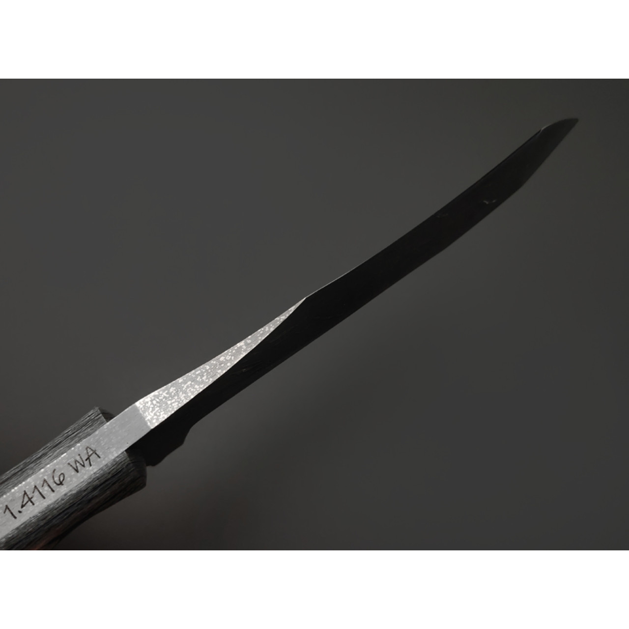 Волчий Век нож Кондрат 222 Custom v13.5 сталь 1.4116 WA травление дамаскаж, рукоять Silver Twill, Carbon fiber, латунь