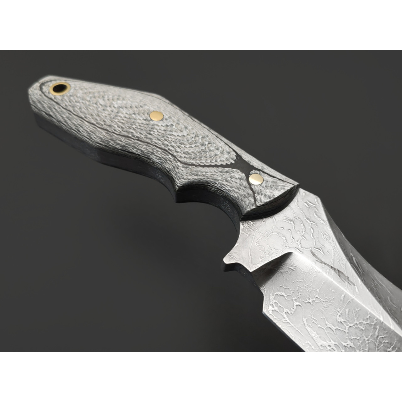 Волчий Век нож Кондрат 222 Custom v13.5 сталь 1.4116 WA травление дамаскаж, рукоять Silver Twill, Carbon fiber, латунь