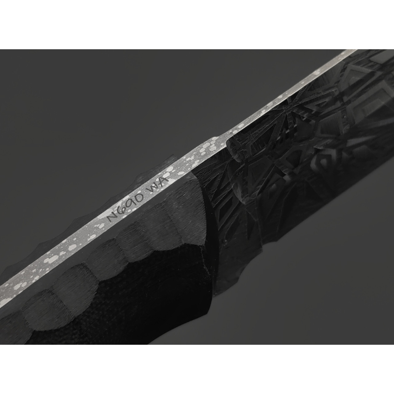 Волчий Век нож Ямской Custom сталь N690 WA худ. травление, рукоять G10 black, пины карбон