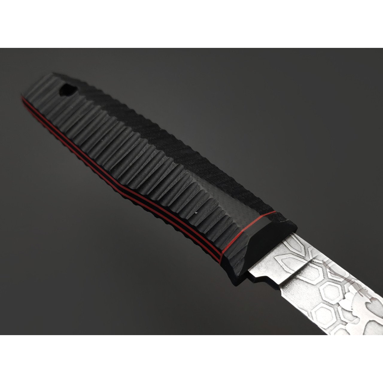 Волчий Век нож Техно Слоник Custom Skull Edition сталь N690 WA худ. травление, рукоять G10 black & red, carbon fiber