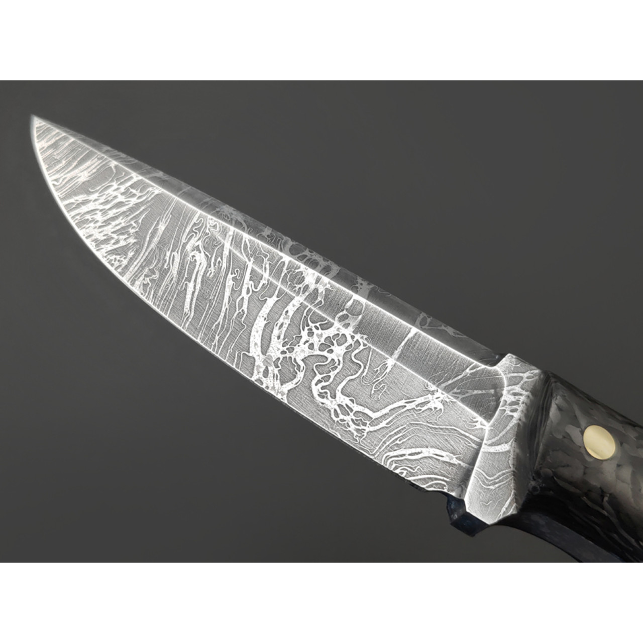 Волчий Век нож Mark-II Малый Custom сталь 1.4116 WA травление дамаскаж, рукоять Carbon fiber, латунь