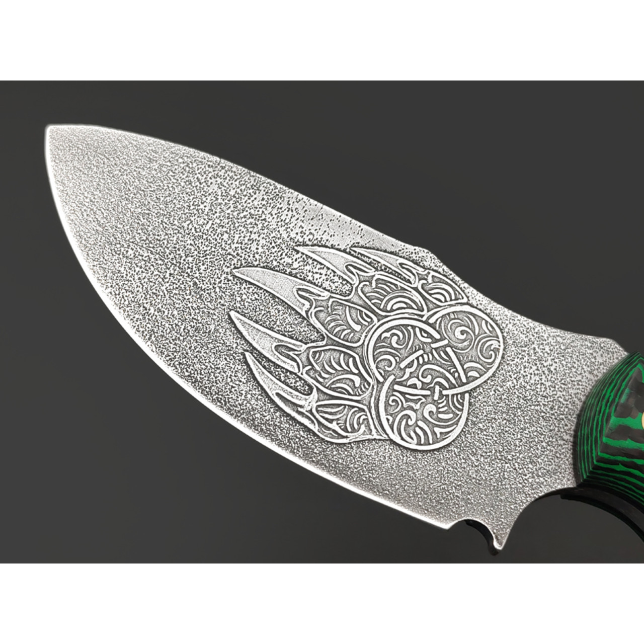 Волчий Век нож Drago Custom сталь N690 WA худ. травление, рукоять G10 black, carbon fiber green