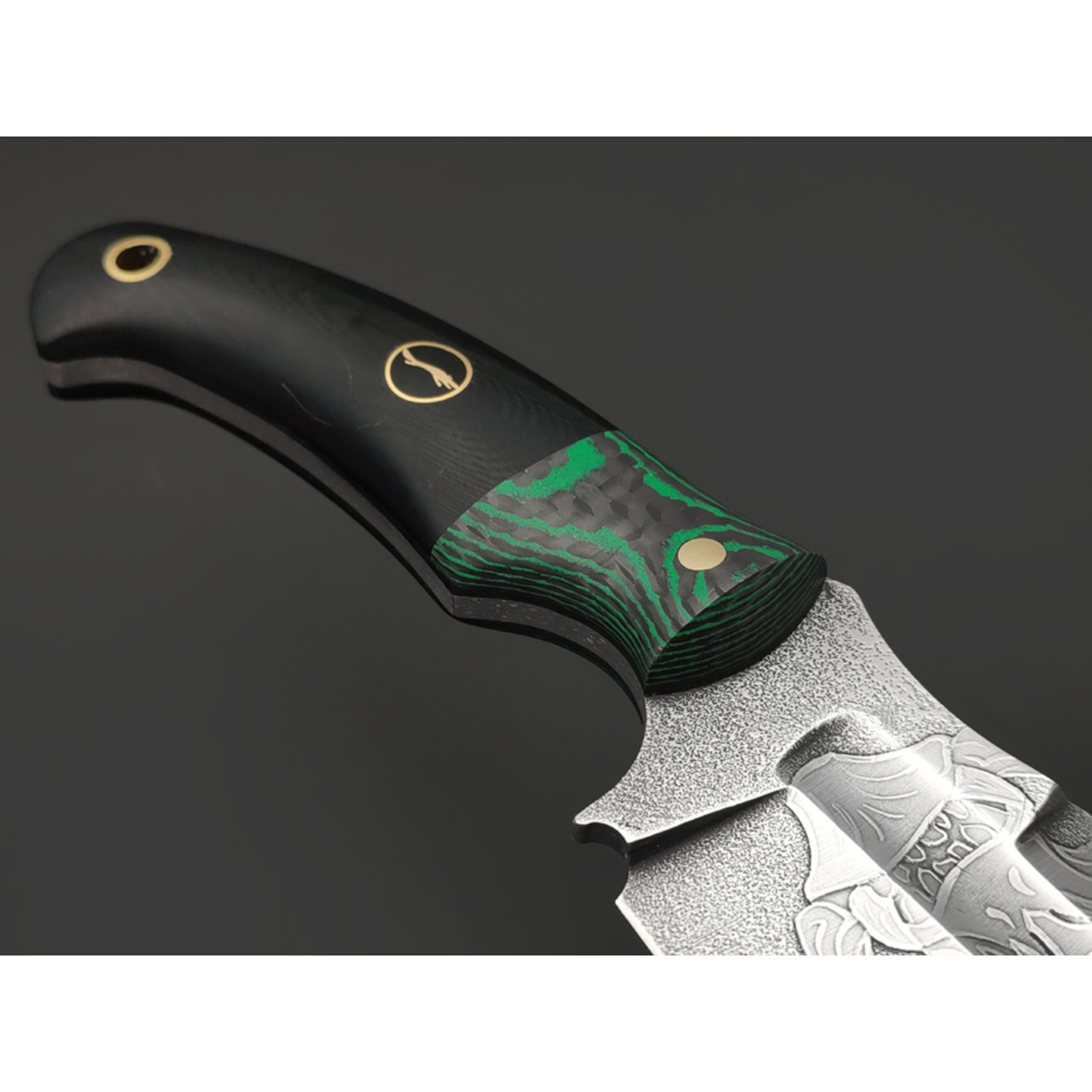 Волчий Век нож Drago Custom сталь N690 WA худ. травление, рукоять G10 black, carbon fiber green