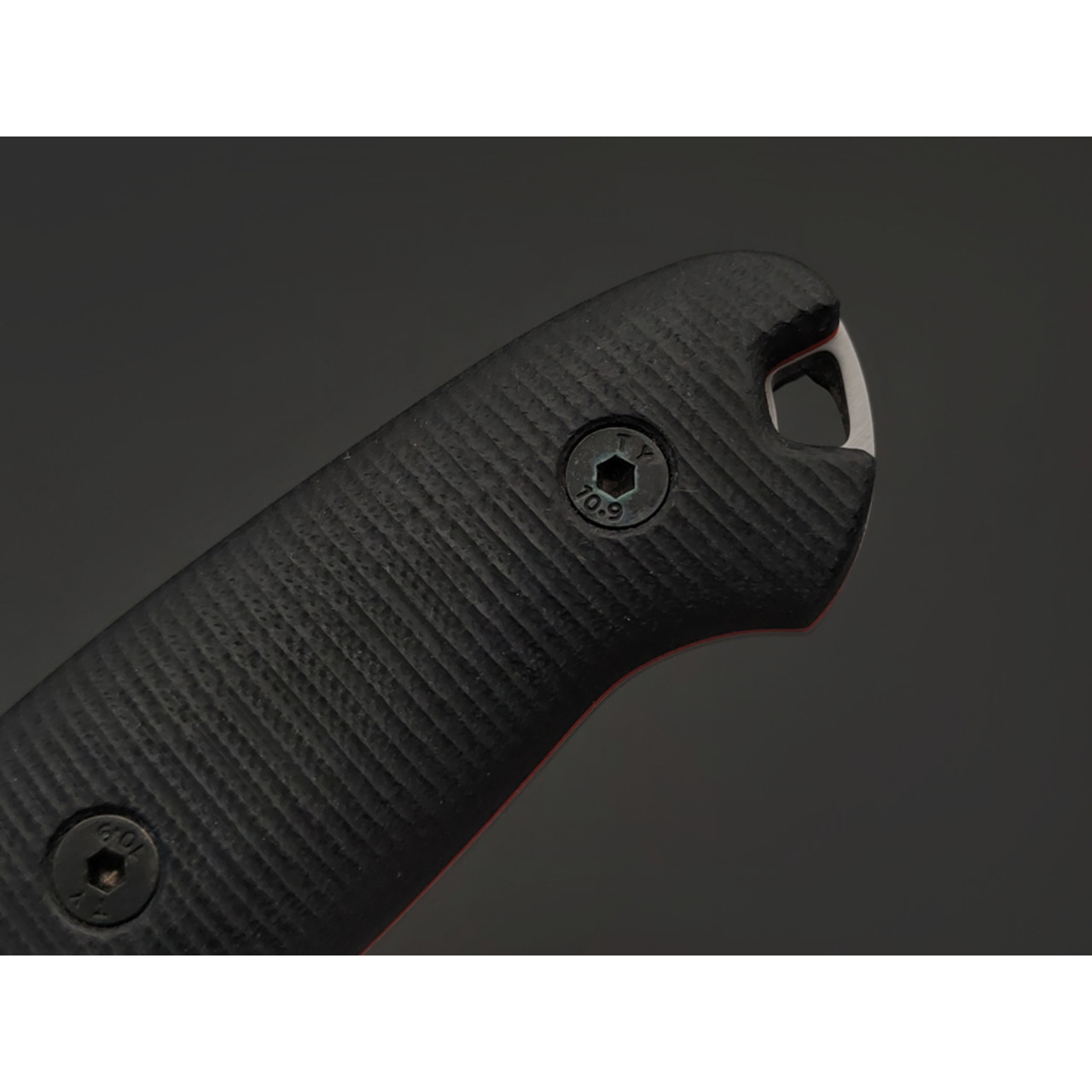 Град Горький нож Охотник сталь Aus-10Co bead-blast, рукоять G10 black & red