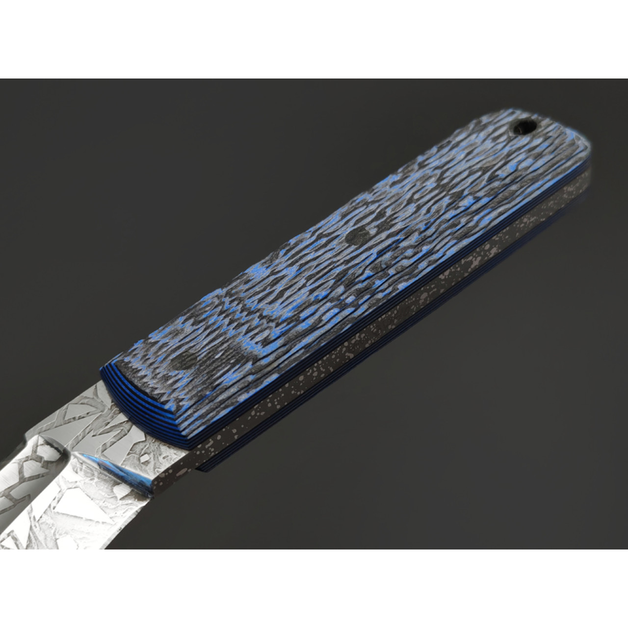 Волчий Век нож НДК сталь 95Х18 WA худ. травление, рукоять G10 black & blue, пины карбон