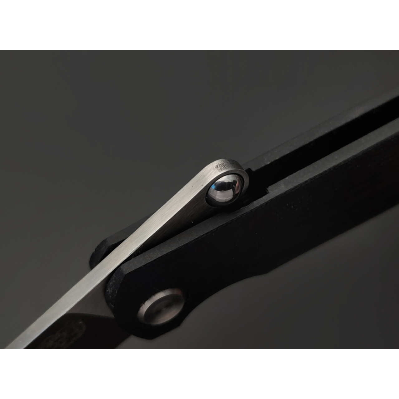 Saro нож складной фрикционный Микрос сталь Aus-10 satin, рукоять G10 black