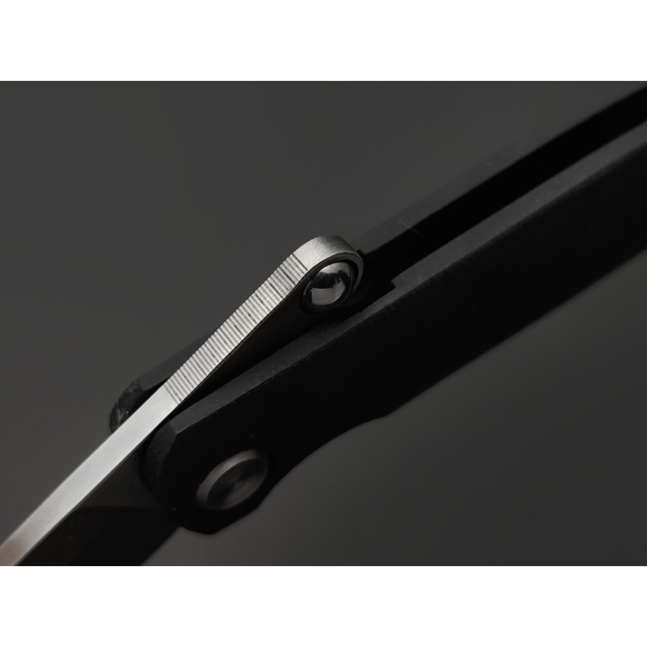 Saro нож складной фрикционный Микрос сталь K110 satin, рукоять G10 black