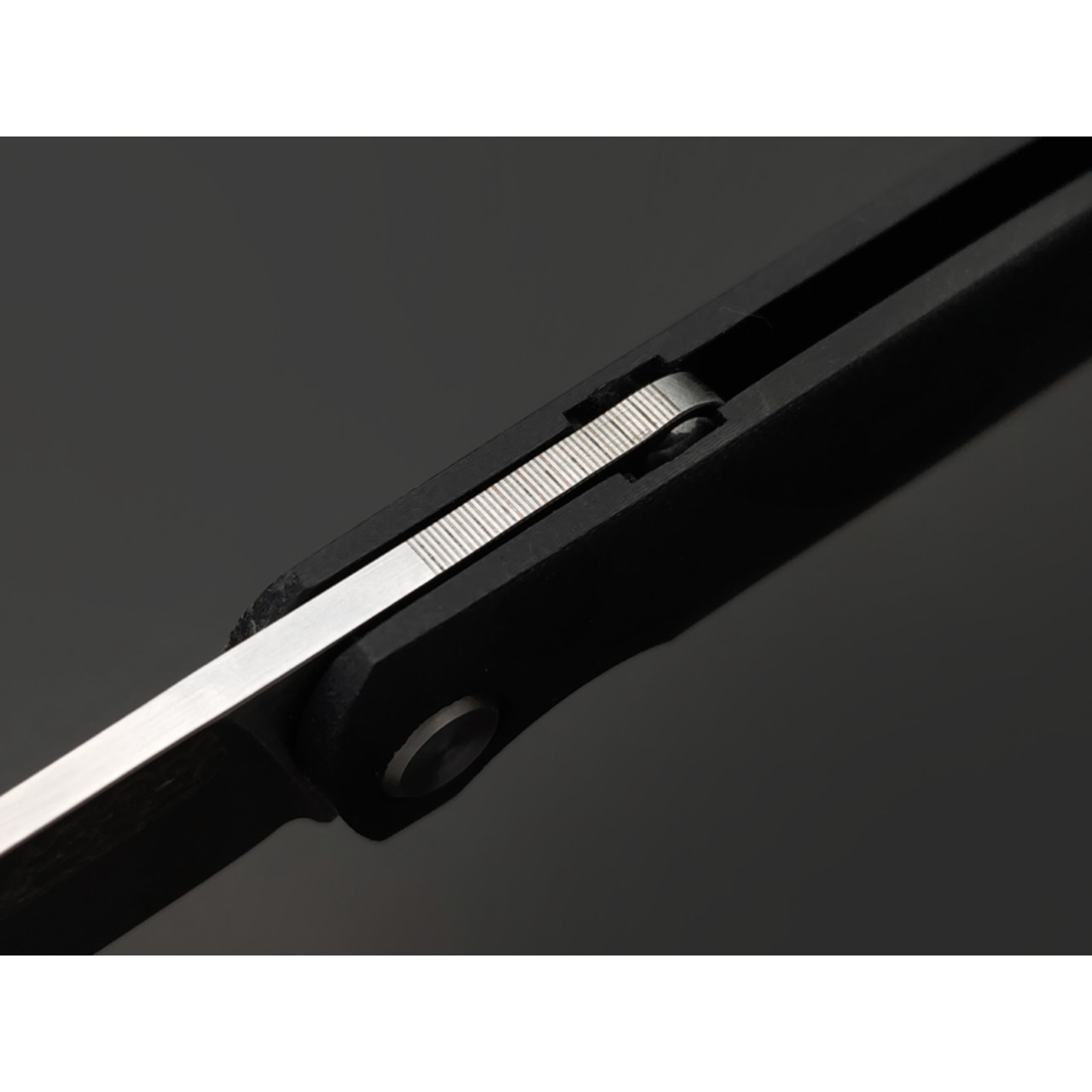 Saro нож складной фрикционный Микрос сталь K110 satin, рукоять G10 black