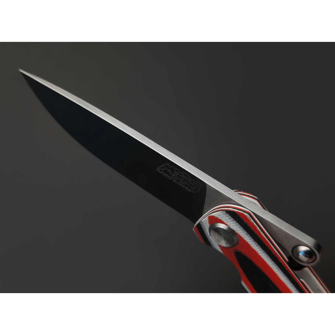 Saro нож складной фрикционный Микрос сталь Aus-10 satin, рукоять G10 red-white & black