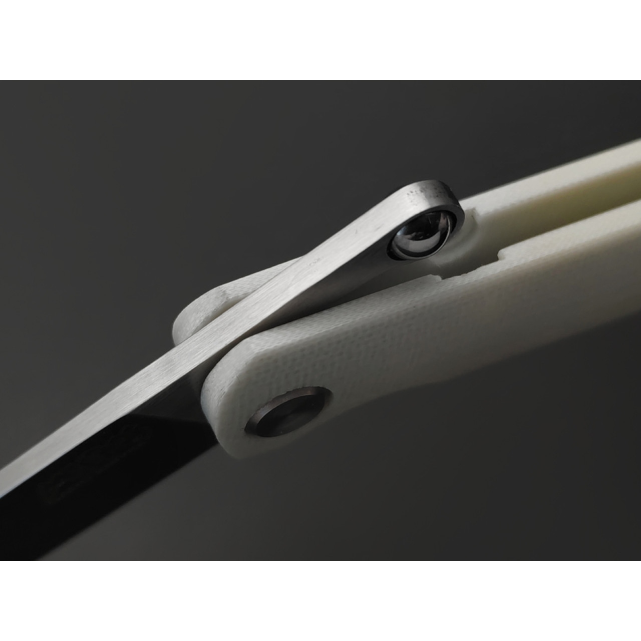 Saro нож складной фрикционный Микрос сталь Aus-10 satin, рукоять G10 white