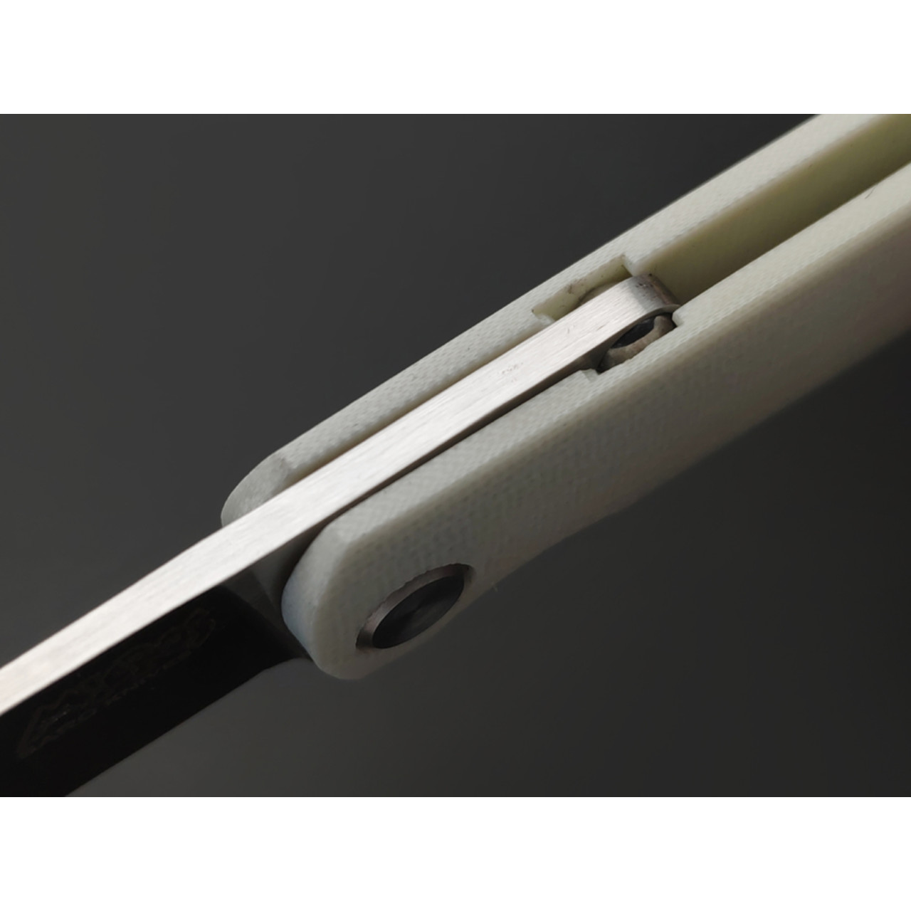 Saro нож складной фрикционный Микрос сталь Aus-10 satin, рукоять G10 white