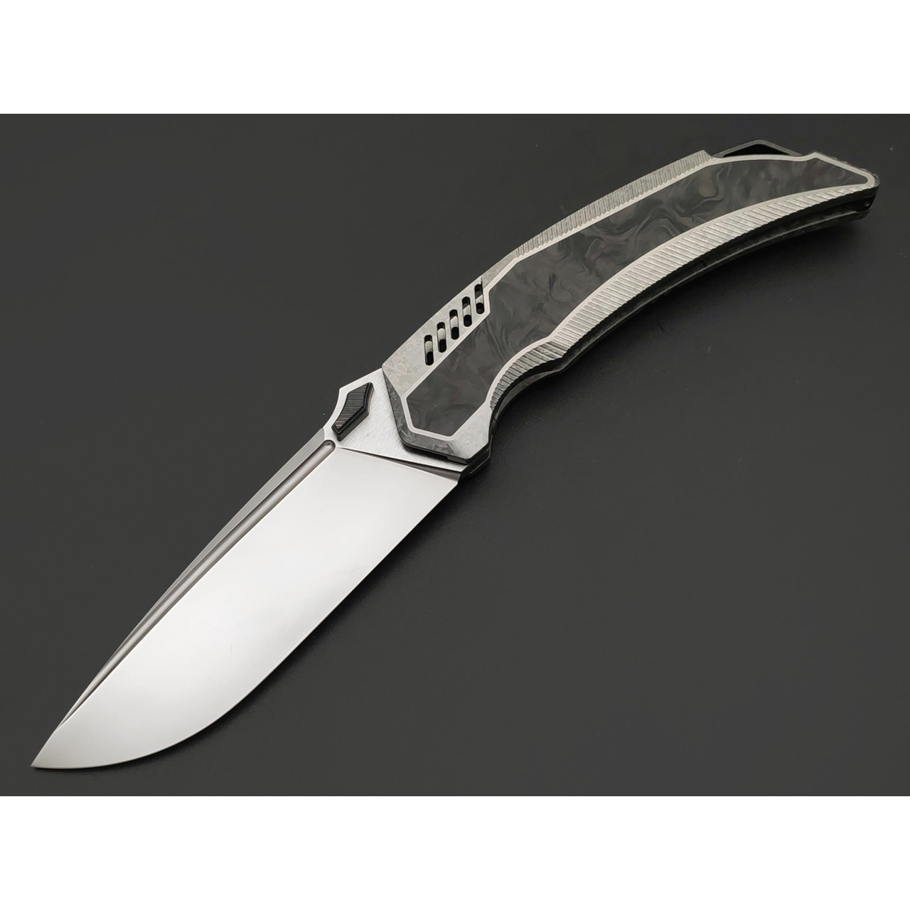 TuoTown складной нож Tiburon TTR-MKC сталь TMAX bead blast, рукоять Titanium Crystal grey, Carbon fiber chaotic black