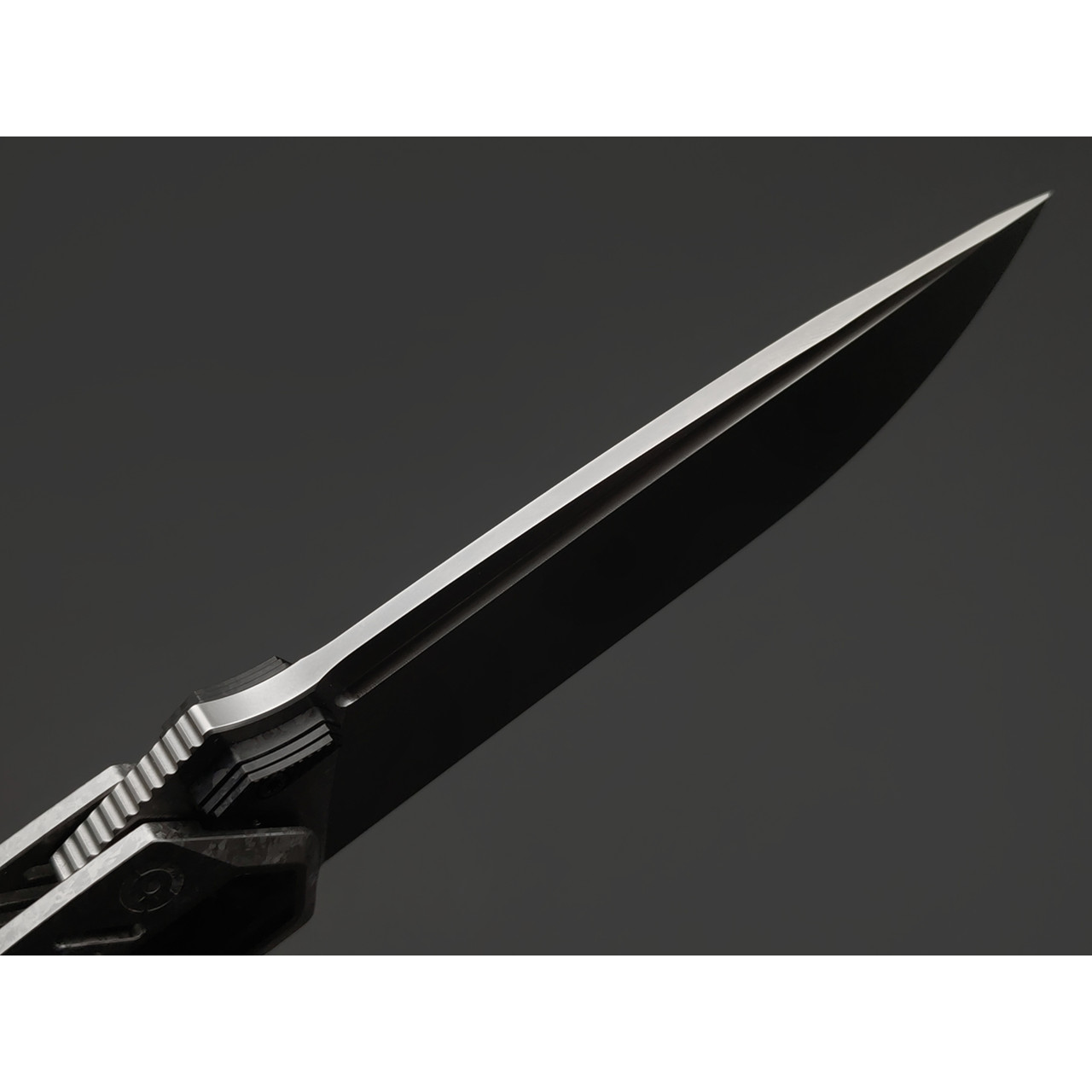 TuoTown складной нож Tiburon TTR-MKC сталь TMAX bead blast, рукоять Titanium Crystal grey, Carbon fiber chaotic black