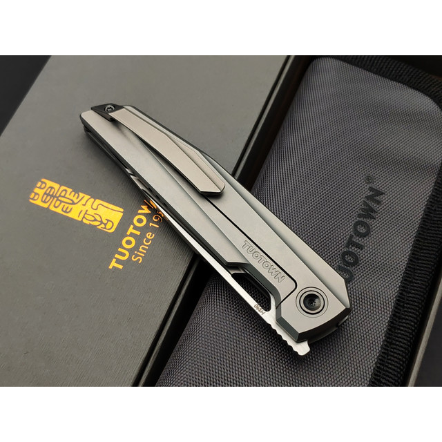TuoTown складной нож Doroda TDR-MS сталь M390 satin, рукоять Titanium TC4 Grey