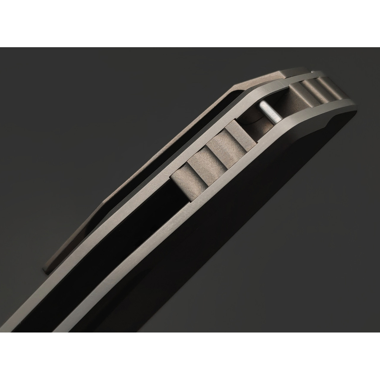 TuoTown складной нож Doroda TDR-MS сталь M390 satin, рукоять Titanium TC4 Grey