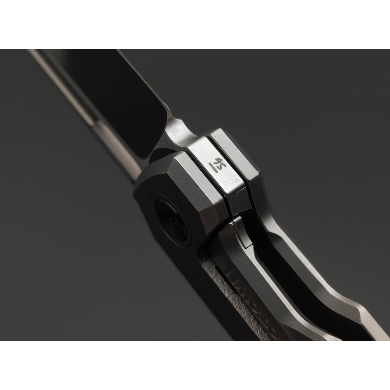 TuoTown складной нож Doroda TDR-MS сталь M390 satin, рукоять Titanium TC4 Grey