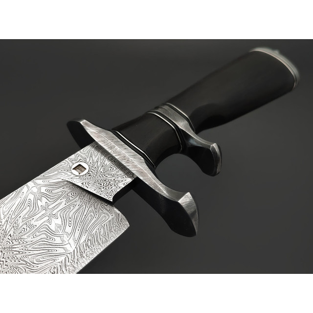 Old Pirate Bones нож Боуи мозаичная дамасская сталь, рукоять Чёрный Граб мозаичная дамасская сталь сталь 316