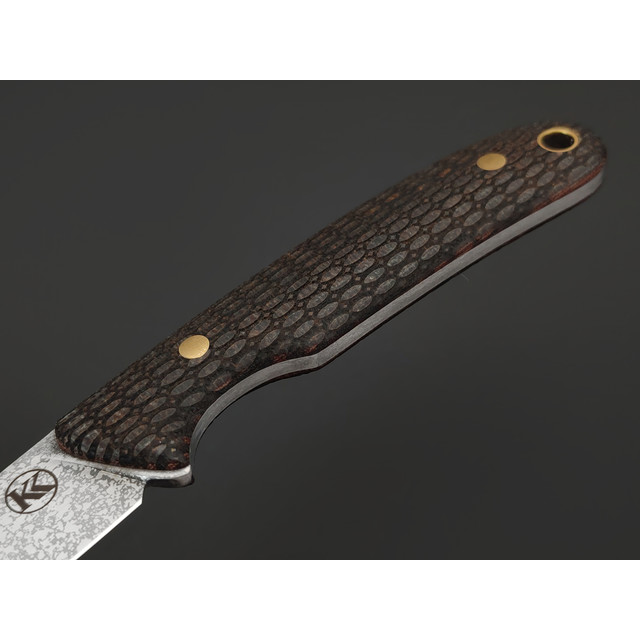 Кирилл Козлов нож Рабочий-М сталь Aus-10Co худ. травление, рукоять Micarta brown с гравировкой, латунь