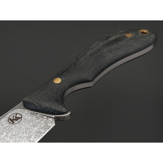 Кирилл Козлов нож Скинер 20 сталь Aus-10Co худ. травление, рукоять Micarta dark grey, латунь