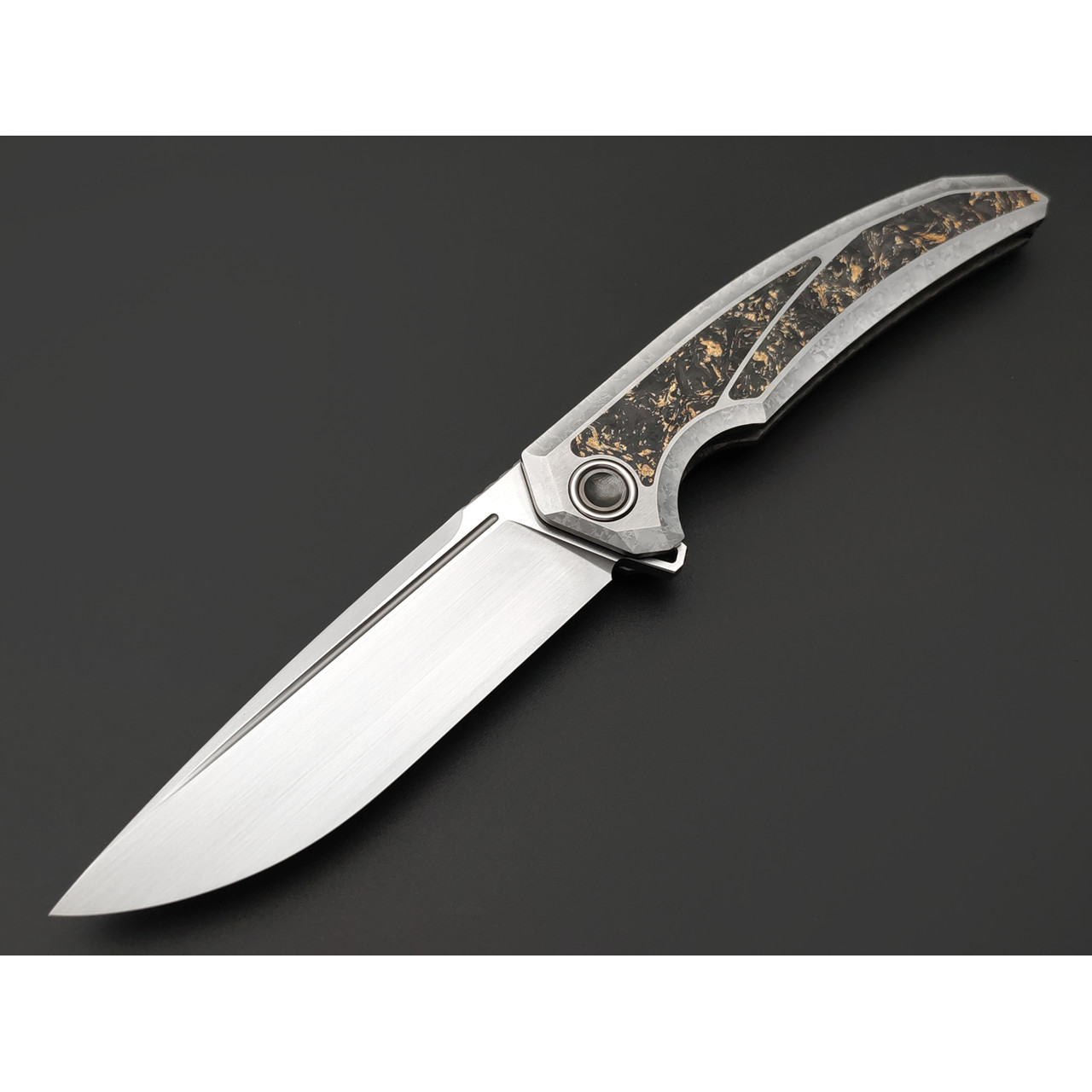 TuoTown складной нож Espada TEP-MKCS сталь TMAX satin, рукоять Crystal titanium grey, carbon fiber chaotic gold.