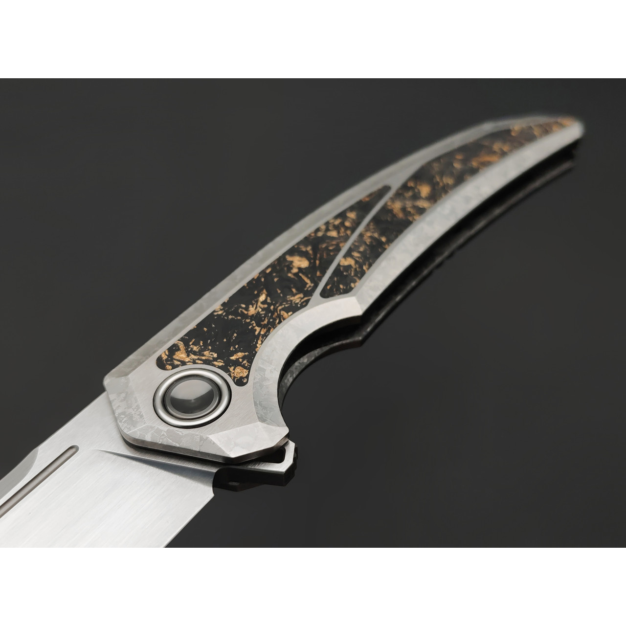 TuoTown складной нож Espada TEP-MKCS сталь TMAX satin, рукоять Crystal titanium grey, carbon fiber chaotic gold.