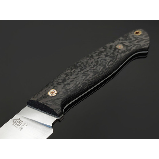 Град Горький нож Охотник сталь VG-10 satin, рукоять Carbon fiber, G10 white, мозаичные пины.