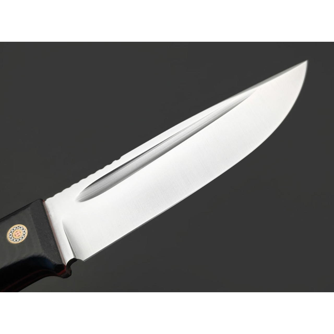 Град Горький нож Байкер сталь CPR satin, рукоять G10 black & red, мозаичные пины.