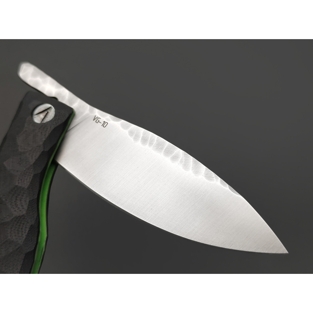Андрей Кулаков фрикционный нож Канадец KUL0204 сталь VG-10 satin, рукоять G10 black & green