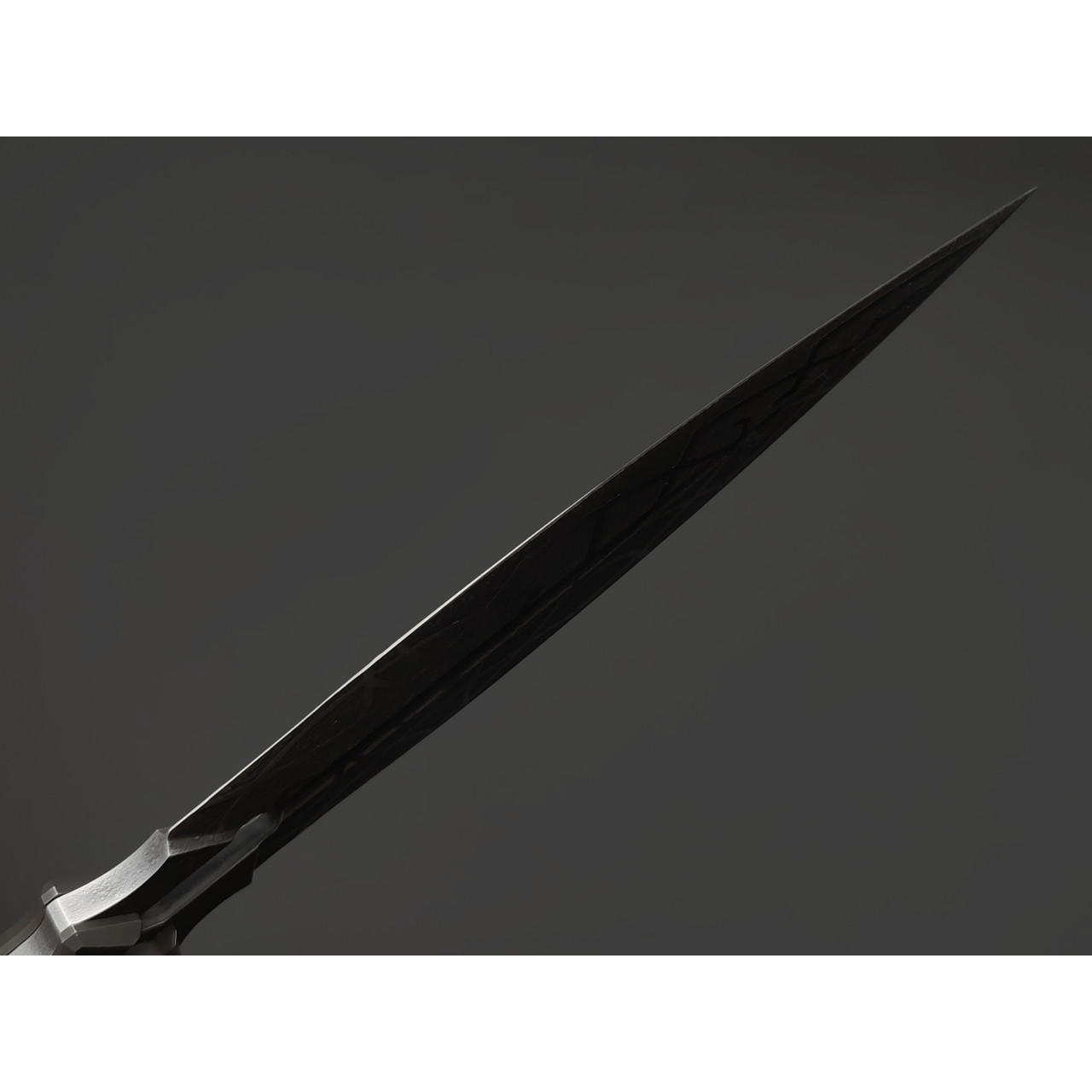 Neyris Knives нож ТаоРан Б сталь CPM 3V худ. травление, рукоять Titanium, carbon fiber chaotic red
