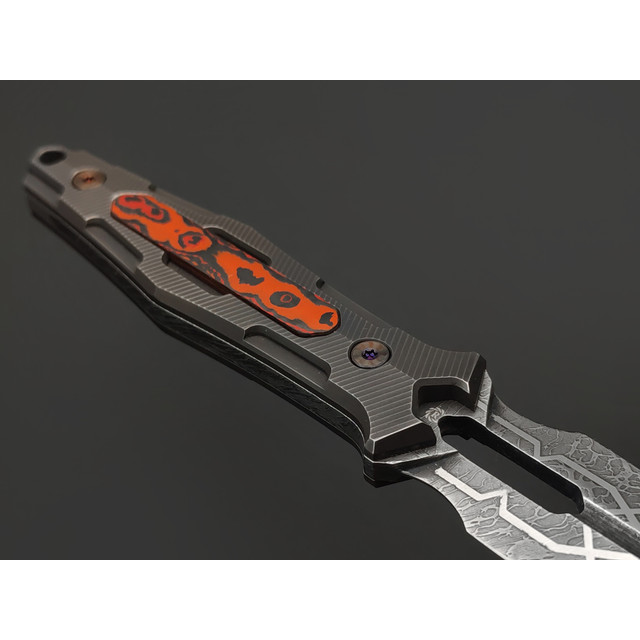Neyris Knives нож ТаоРан М сталь M390 худ. травление, рукоять Titanium, carbon fiber chaotic red