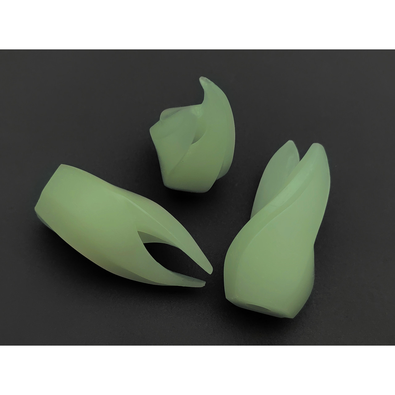 DwarfCustom бусина Обелиск с люминофором transparent Green