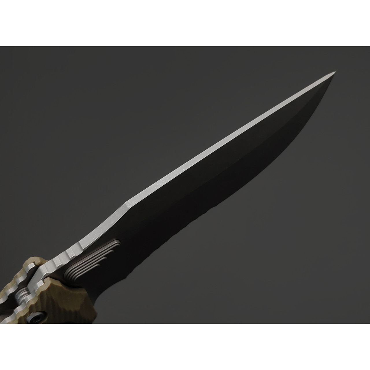 Нож Microtech Amphibian Ram-Lok serrated 137RL-11APFLGTOD сталь M390MK apocalyptic стоунвош, рукоять G10 olive
