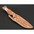 Old Pirate Bones нож Белый мозаичная дамасская сталь, рукоять Раффир, латунь, гранаты Old Pirate Bones нож Белый мозаичная дамасская сталь, рукоять Раффир, латунь, гранаты