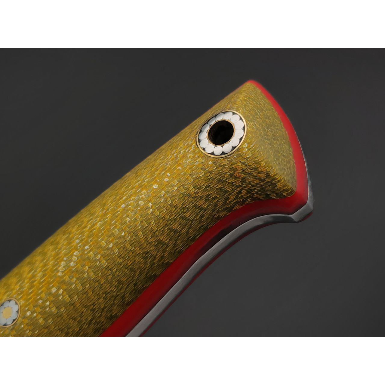 Богдан Гоготов нож NBG-85 сталь M390 satin, рукоять Alutex gold, G10 red
