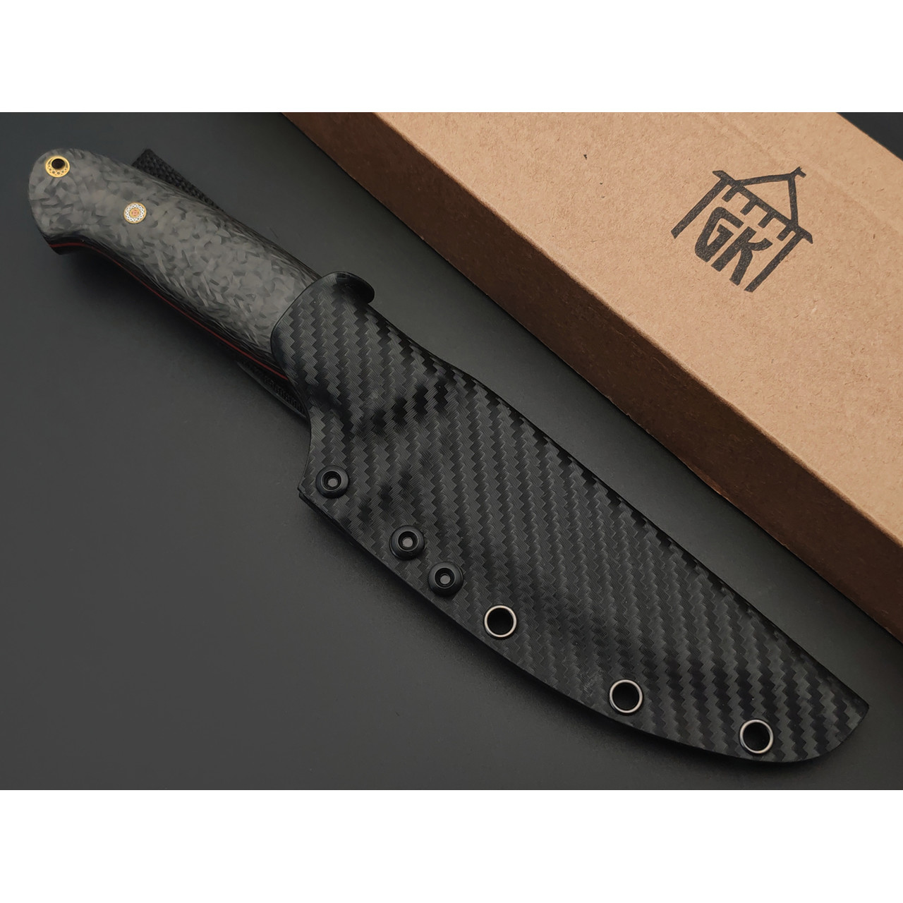 Град Горький нож Охотник сталь Elmax satin, рукоять Carbon fiber, G10 red