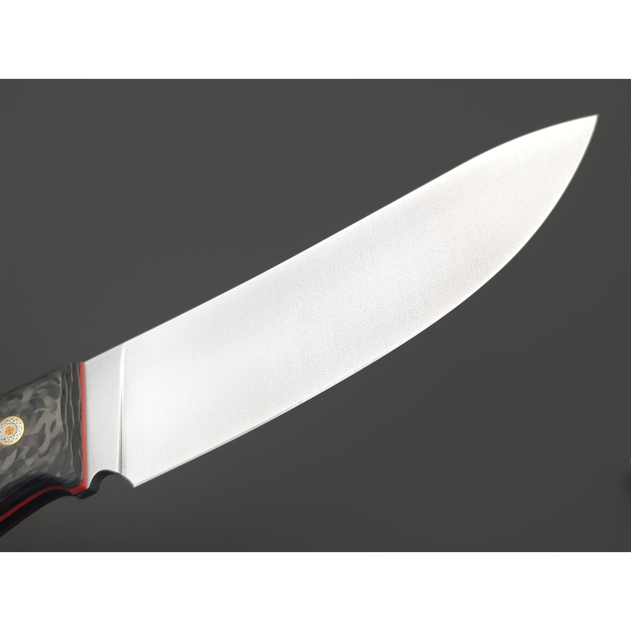 Град Горький нож Охотник сталь Elmax satin, рукоять Carbon fiber, G10 red