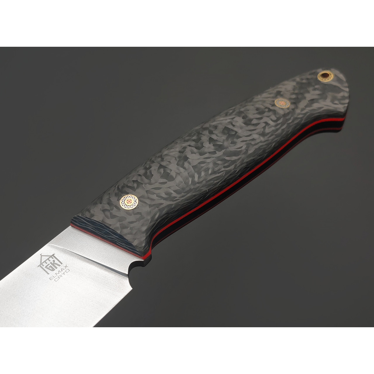 Град Горький нож Охотник сталь Elmax satin, рукоять Carbon fiber, G10 red