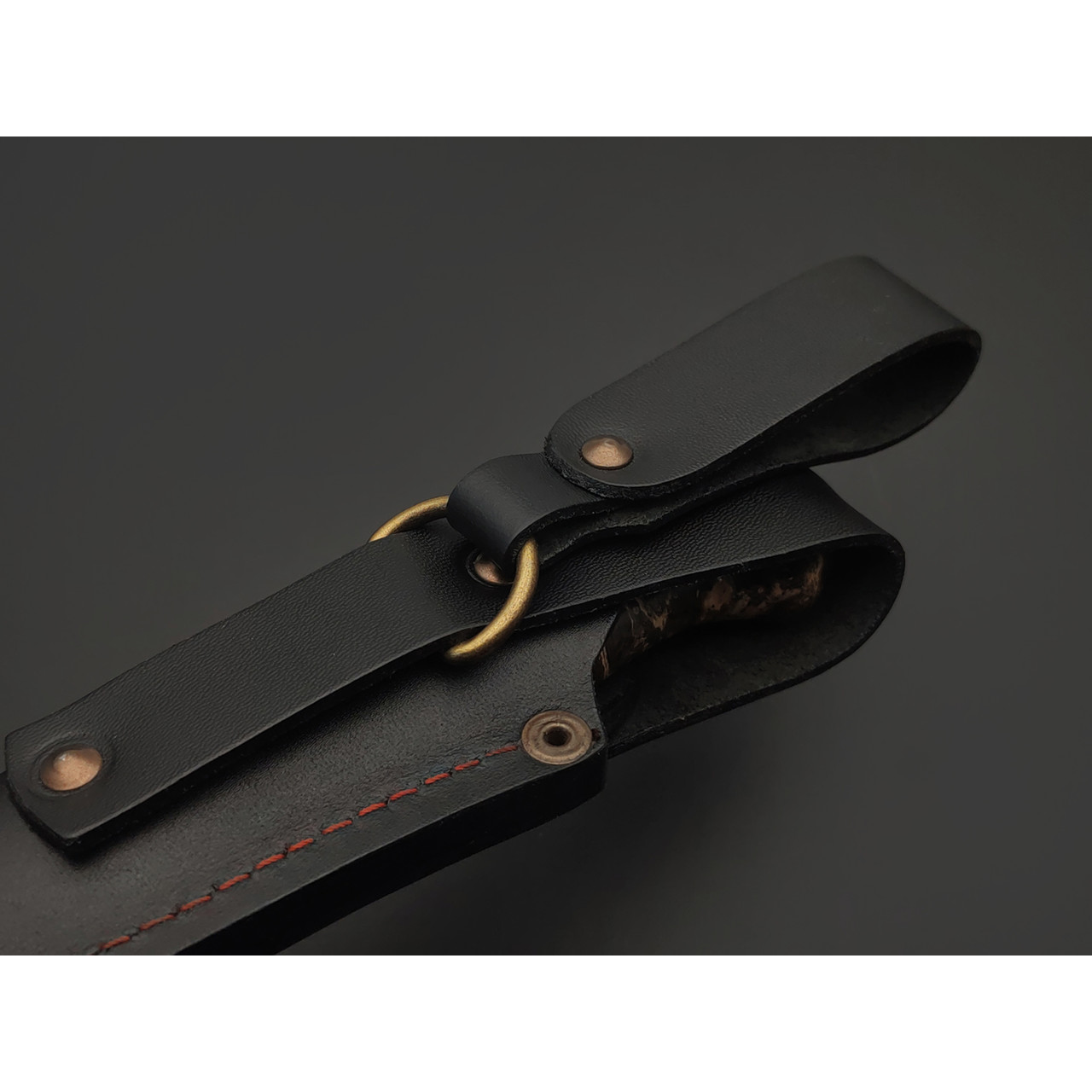 Град Горький нож Пукко сталь Х12МФ satin, спуски сканди, рукоять стаб. Кап клёна зелёный с жёлтым, латунь