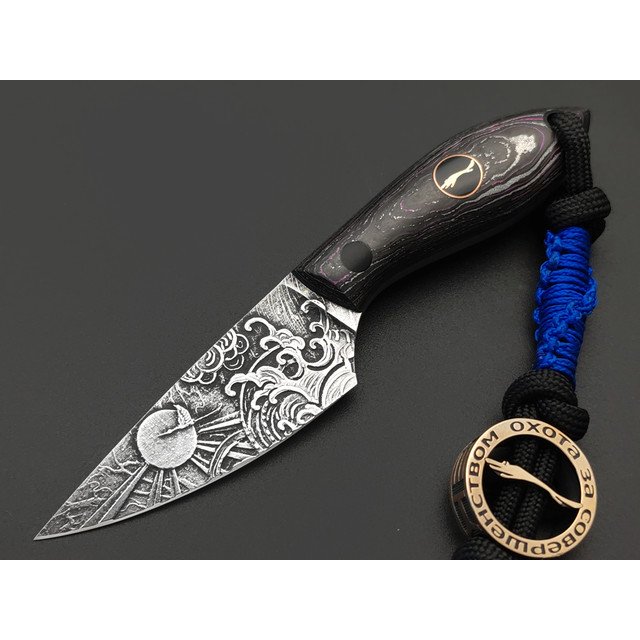 Волчий Век нож Микро МасичЬка Custom "Кот Самурай - Hokusai" сталь N690 WA худ. травление, рукоять Carbon fiber purple & silver
