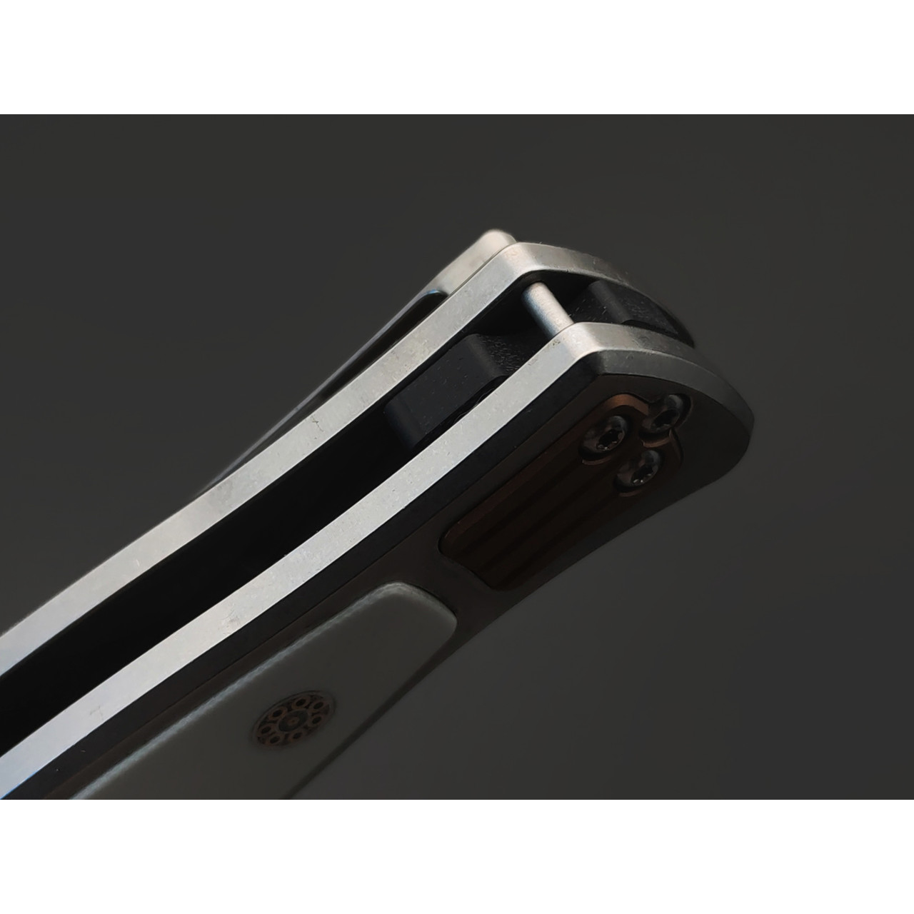 Reptilian складной нож Кот-01 сталь D2 satin, рукоять G10 white, steel