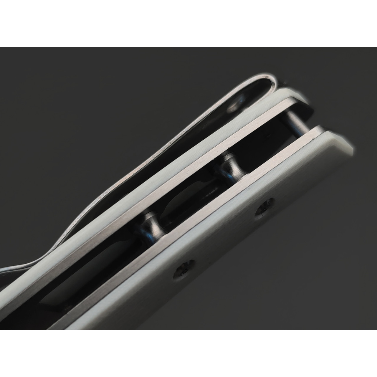 Reptilian складной нож НКВД-02-2 сталь D2 satin, рукоять G10 white