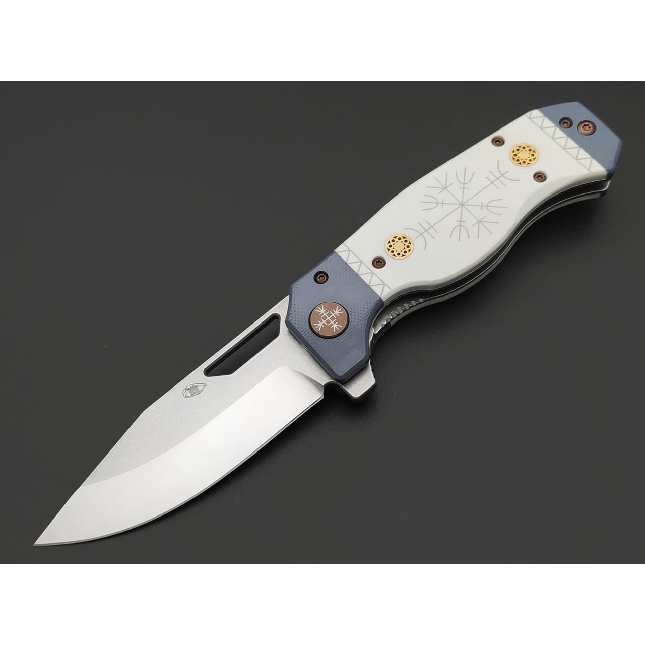 Reptilian складной нож Север-01 сталь VG10 satin & стоунвош, рукоять G10 white & blue