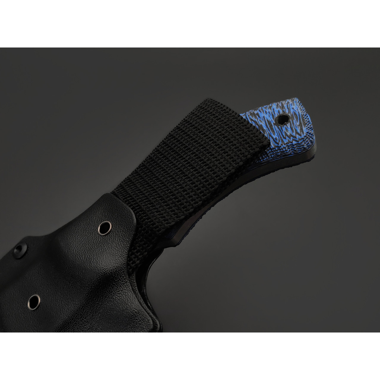 Волчий Век нож Команданте Custom Sharkpool Edition сталь 95Х18 WA худ. травление, рукоять G10 black & blue