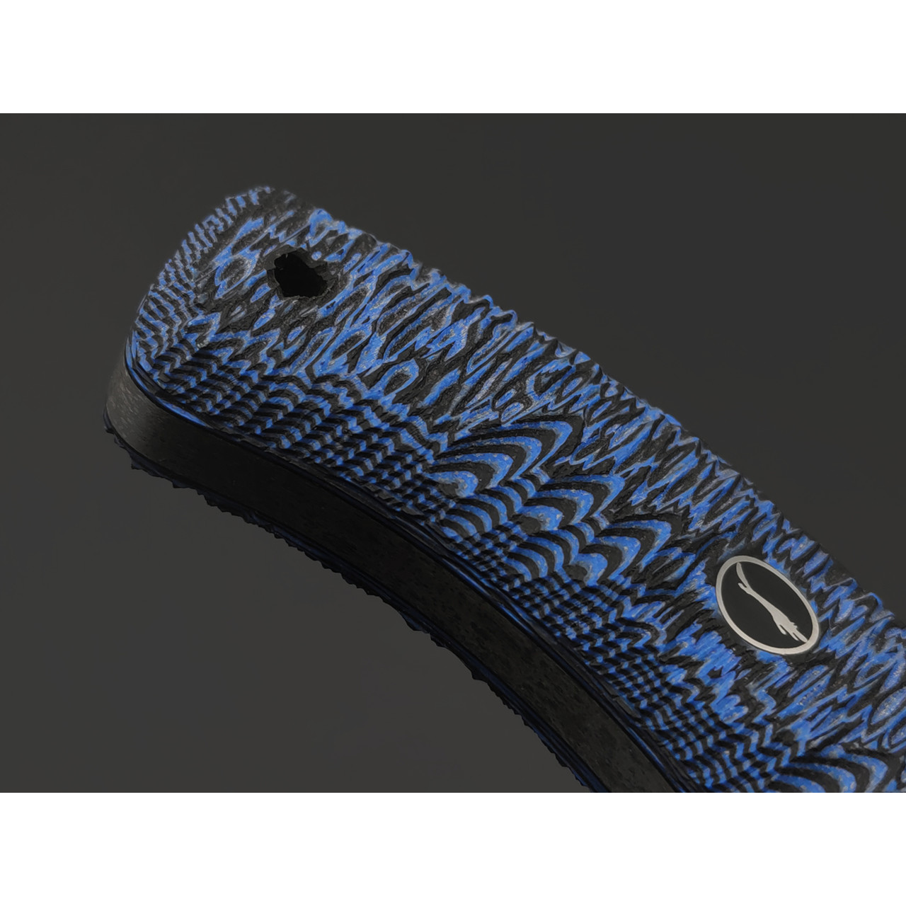Волчий Век нож Команданте Custom Sharkpool Edition сталь 95Х18 WA худ. травление, рукоять G10 black & blue