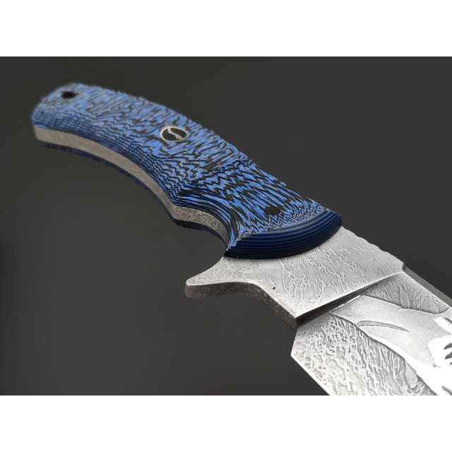 Волчий Век нож Команданте Custom Sharkpool Edition сталь 95Х18 WA худ. травление, рукоять G10 black & blue
