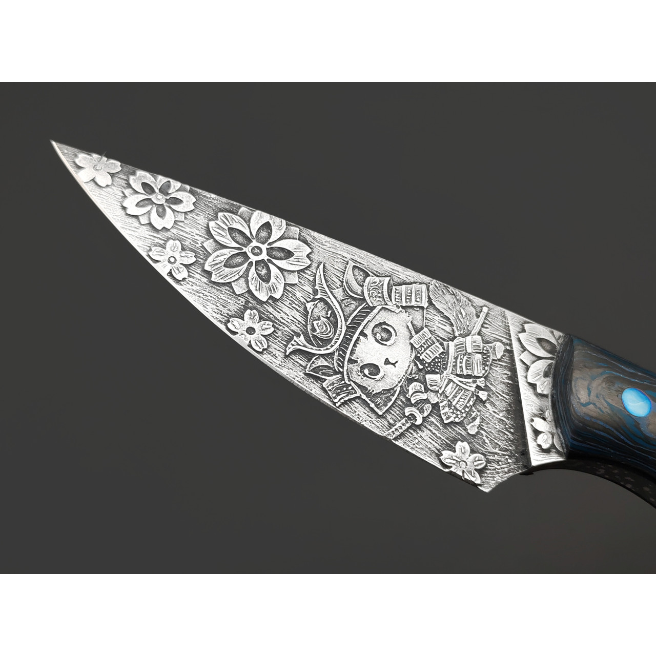 Волчий Век нож МасичЬка Custom Anime Girl & Samurai Cat сталь 95Х18 WA худ. травление, рукоять Carbon fiber multi, пин титан